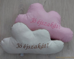 Hímzett felhő párna termék főképe