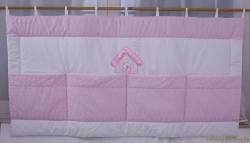 Rózsaszín madeira-házikós maci - Fali szőnyeg termék főképe